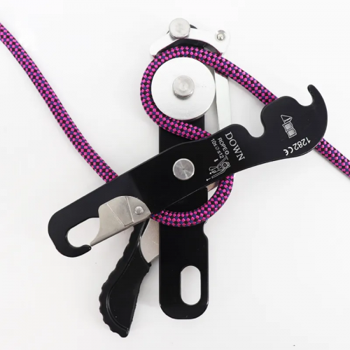 Anti-panic self-braking descender climbing safety hand rope stop descender